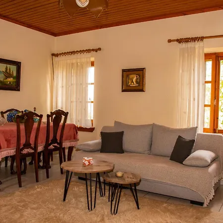 La Casa De Vacation * Lafkos